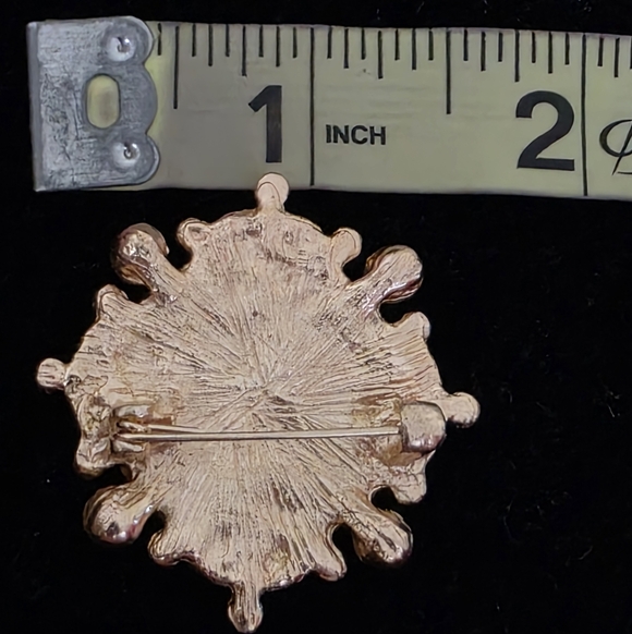 Vintage Baroque-style Blue and Gold Tone Floral Brooch With Faux Pearl 1.5"x1.5" - Picture 3 of 5